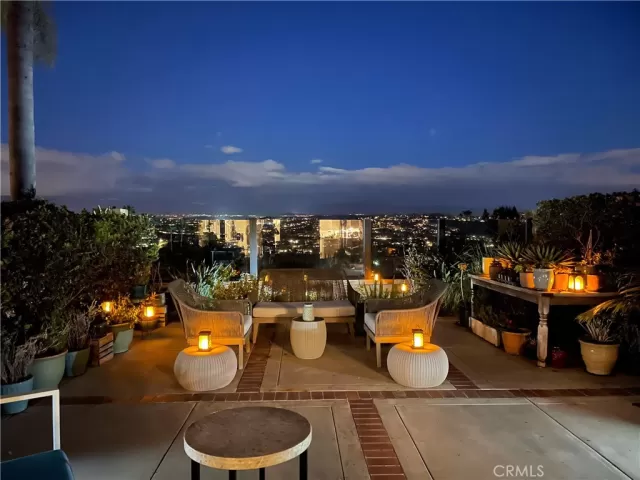 MLS: OC23059014 Condo For Sale