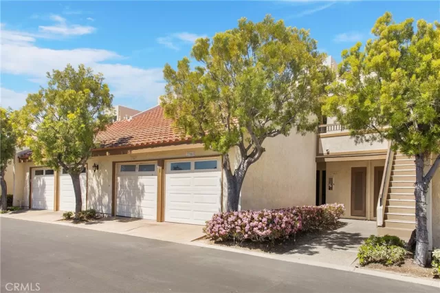 MLS: OC23059035 Condo For Sale