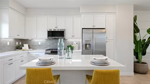 MLS: OC23059115 Condo For Sale