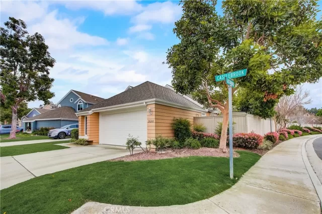 MLS: OC23059159 Condo For Sale