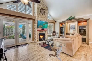 Photo #2: OC23059159 Listing