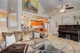 Photo #4: OC23059159 Listing