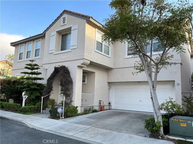 MLS: OC23059178 Condo For Sale