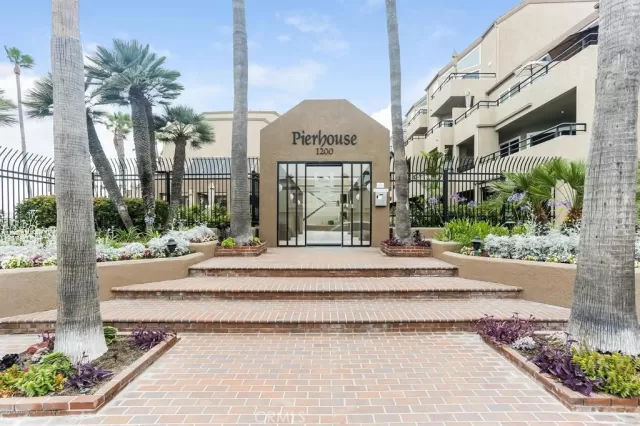 MLS: OC23059260 Condo For Sale