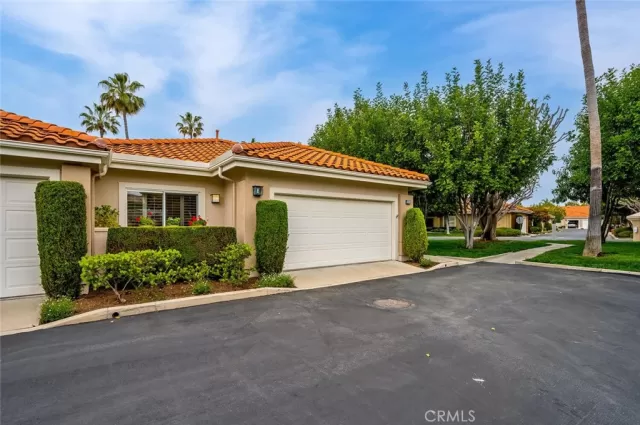 MLS: OC23059383 Condo For Sale