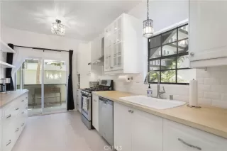 Photo #4: OC23059595 Listing 