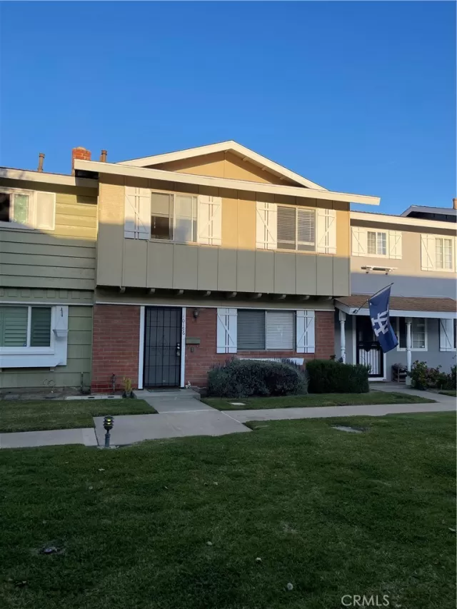 MLS: OC23059615 Condo For Sale