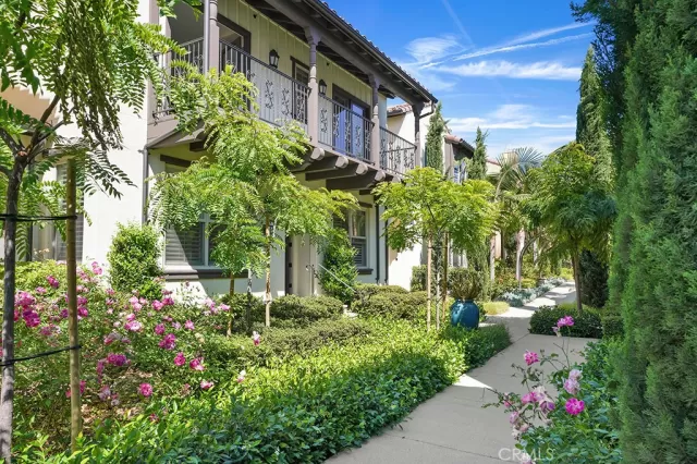 MLS: OC23059632 Condo For Sale