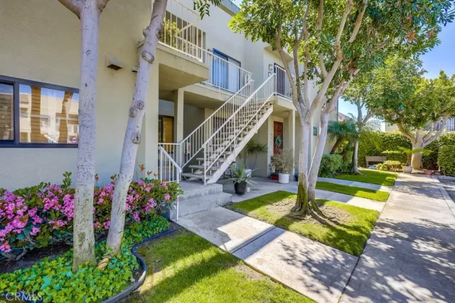 MLS: OC23059690 Condo For Sale