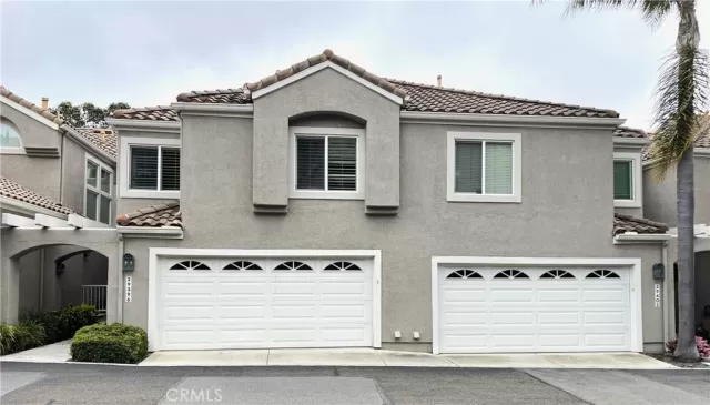 MLS: OC23059696 Condo For Sale