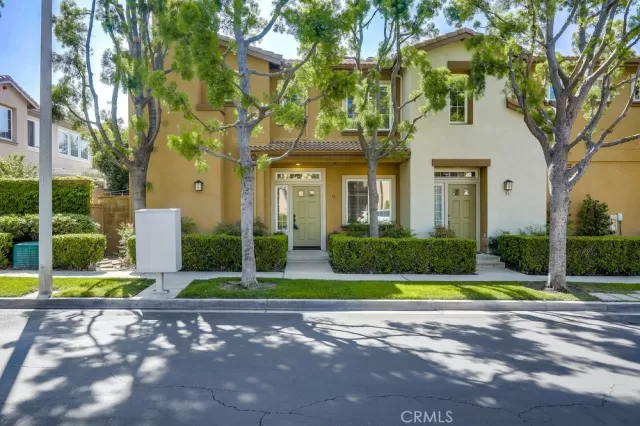 MLS: OC23059727 Condo For Sale