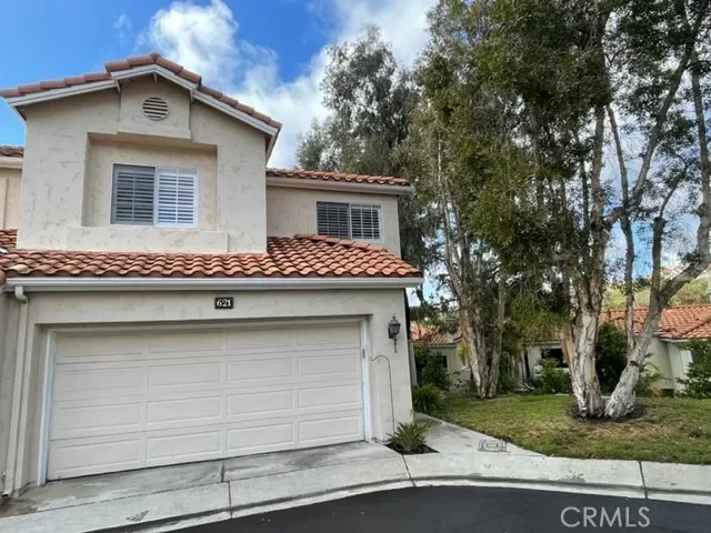 MLS: OC23059738 Condo For Sale