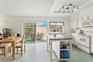 Photo #4: OC23059931 Listing 