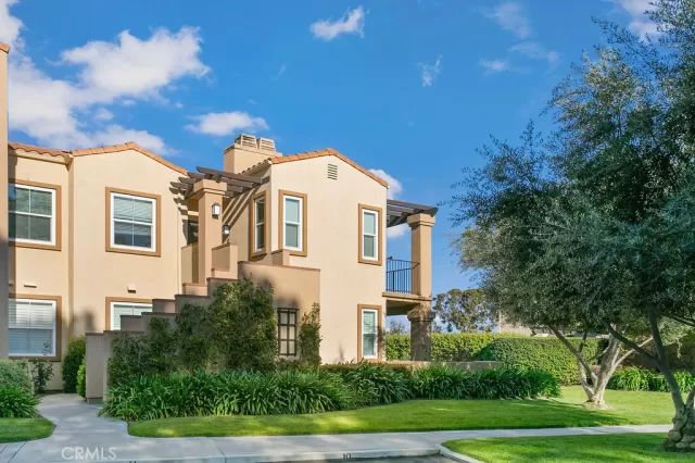 MLS: OC23059947 Condo For Sale