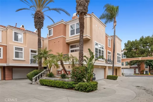 MLS: OC23060585 Condo For Sale