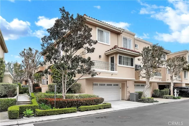 MLS: OC23060748 Condo For Sale