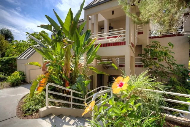 MLS: OC23063051 Condo For Sale