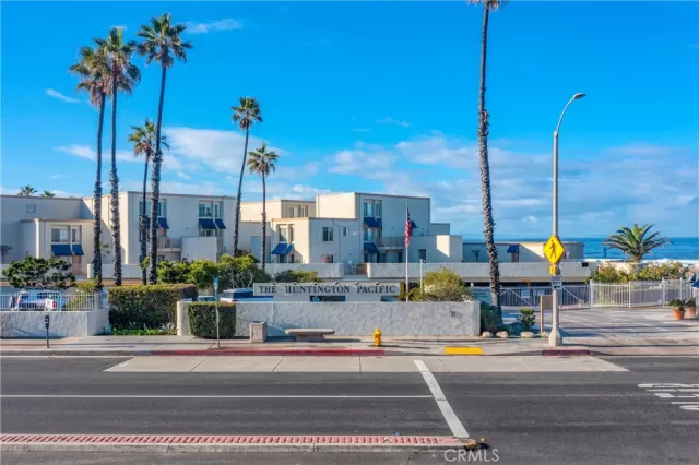 MLS: OC23063256 Condo For Sale