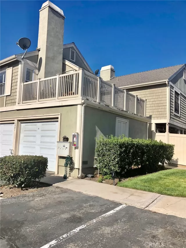 MLS: OC23064227 Condo For Sale