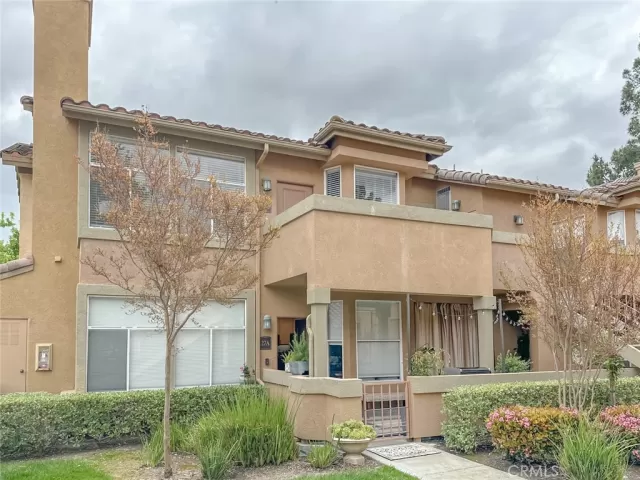 MLS: OC23064367 Condo For Sale