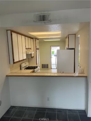 Photo #2: OC23064419 Listing