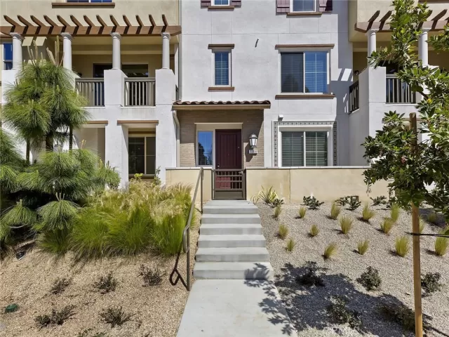 MLS: OC23064505 Condo For Sale