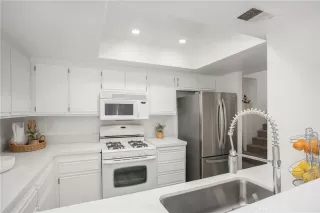 Photo #4: OC23064797 Listing