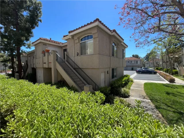 MLS: OC23065086 Condo For Sale