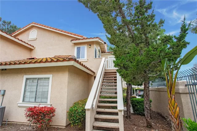 MLS: OC23065217 Condo For Sale