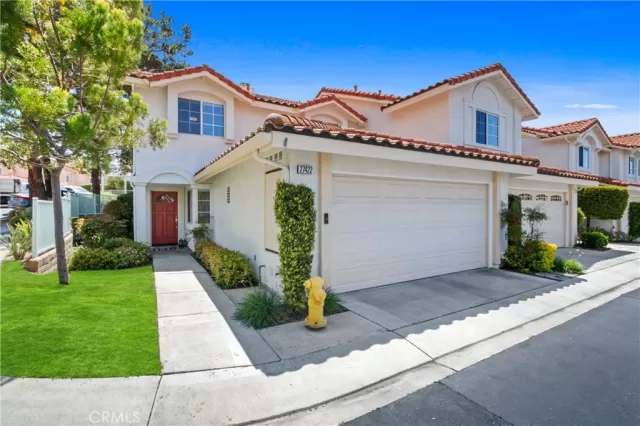 MLS: OC23065238 Condo For Sale