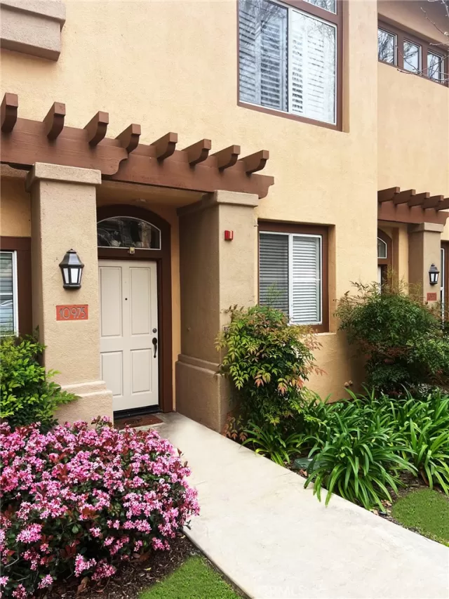 MLS: OC23065276 Condo For Sale