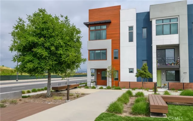 MLS: OC23065290 Condo For Sale