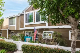 Photo #2: OC23065308 Listing