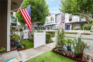 Photo #4: OC23065308 Listing