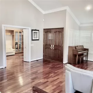 Photo #4: OC23065530 Listing 