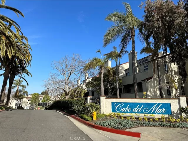 MLS: OC23066181 Condo For Sale