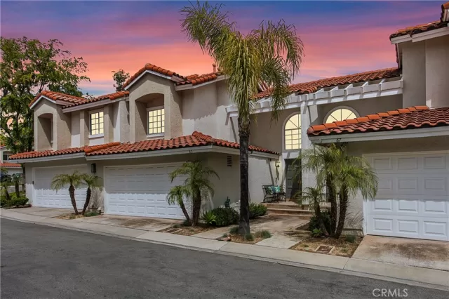 MLS: OC23066282 Condo For Sale