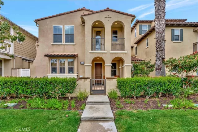 MLS: OC23066943 Condo For Sale