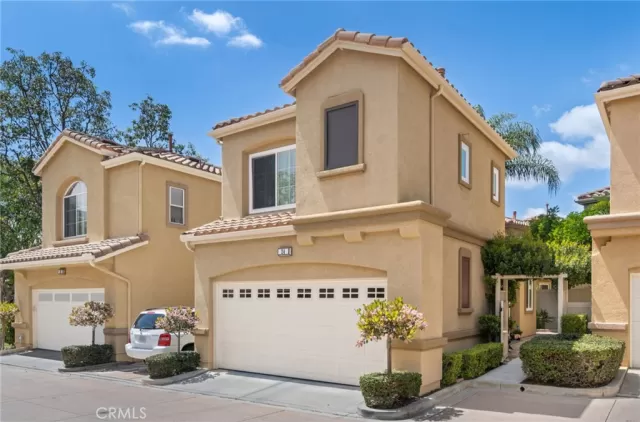 MLS: OC23067096 Condo For Sale