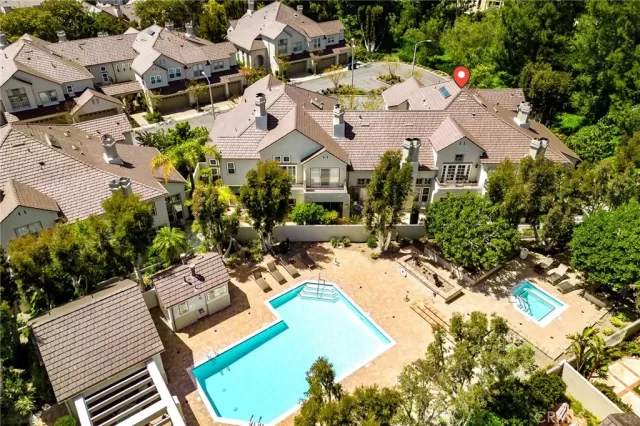 MLS: OC23067192 Condo For Sale