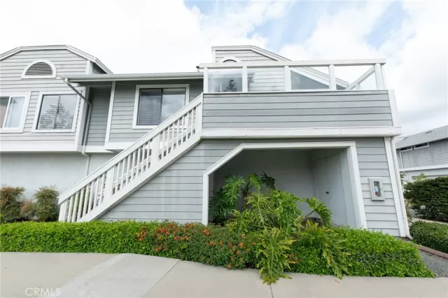 MLS: OC23067311 Condo For Sale