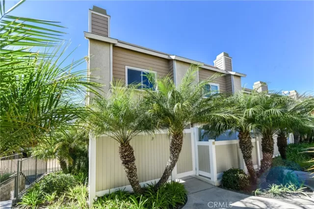 MLS: OC23067522 Condo For Sale