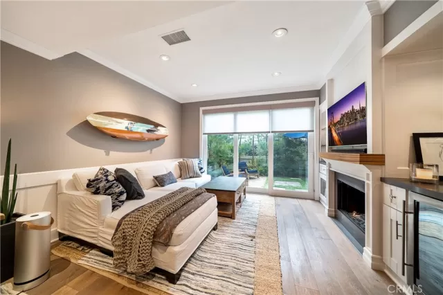 MLS: OC23067562 Condo For Sale