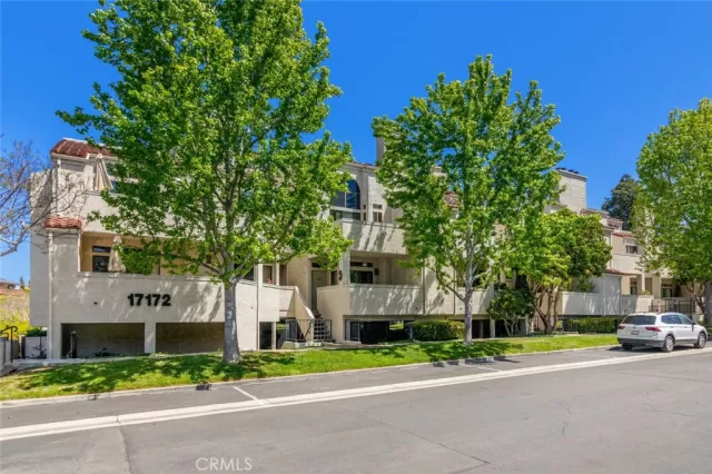 MLS: OC23067651 Condo For Sale