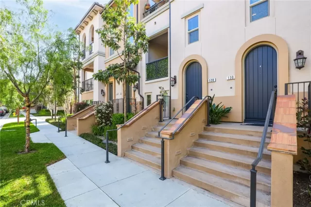 MLS: OC23067709 Condo For Sale