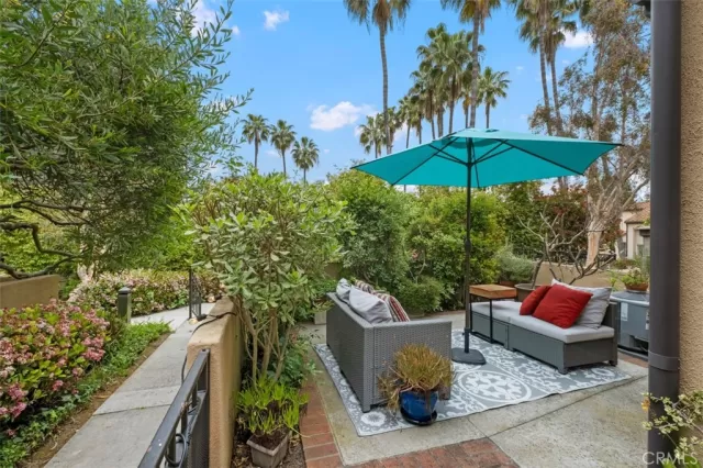 MLS: OC23067731 Condo For Sale