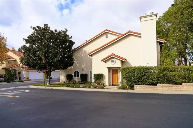 MLS: OC23067785 Condo For Sale