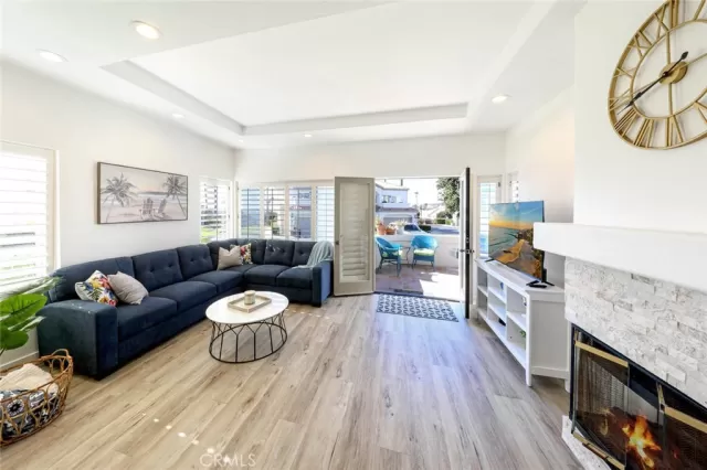 MLS: OC23068062 Condo For Sale