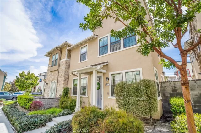 MLS: OC23068223 Condo For Sale