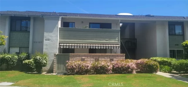 MLS: OC23068284 Condo For Sale